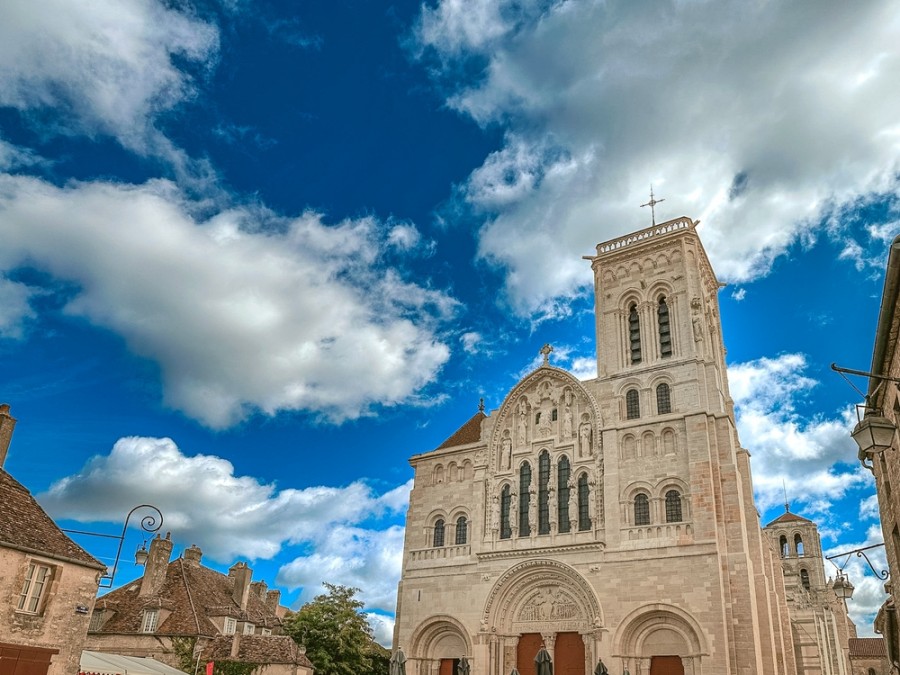 Quelles activités culturelles sont proposées à Vézelay ?