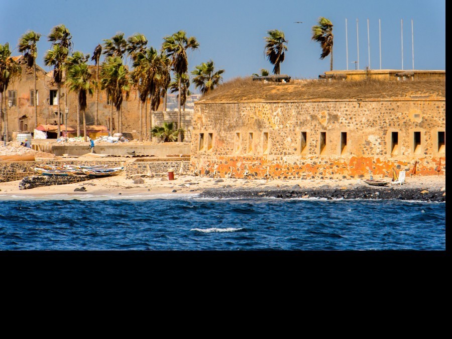 Quels sont les sites touristiques à visiter sur l'île de Gorée ?