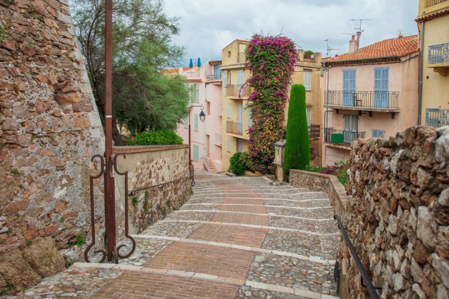 Visiter le vieux-Cannes : balade dans le quartier du Suquet !